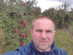 Прикарпаття: Фермер не дав пропасти саду